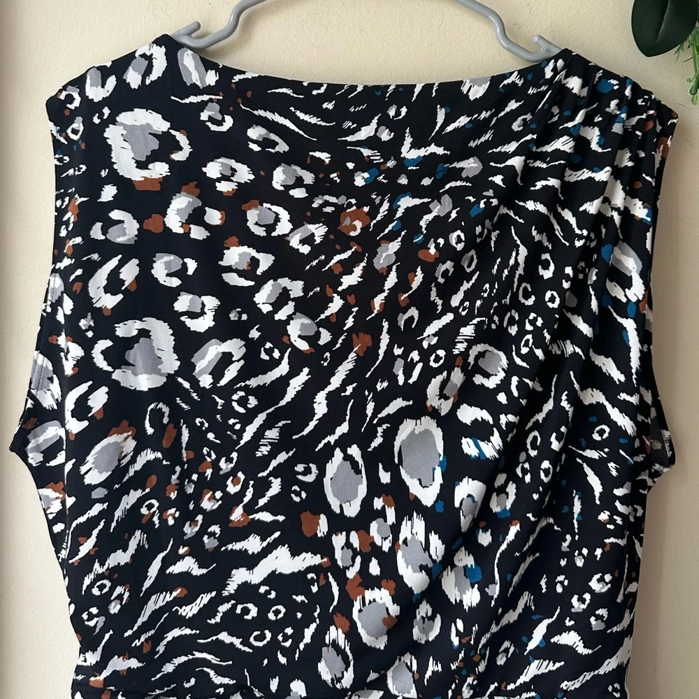 Chic Black and White Patterned Women's Top - Picture 8 of 9